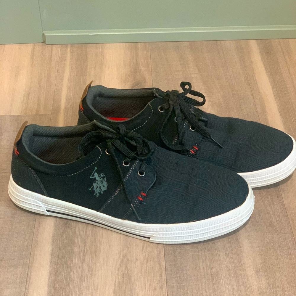Men’s U.S. Polo Assn. shoes size 9